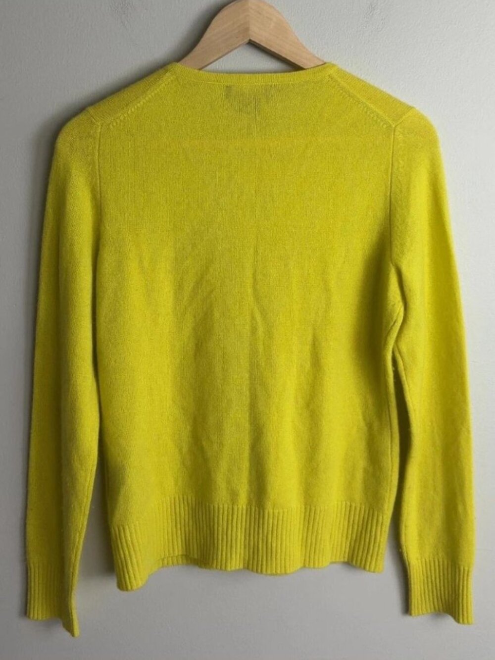Sutton Cashmere Neon Yellow Button Front Cardigan Sweater Size Medium Women’s - Picture 2 of 4